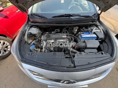 هيونداي سولاريس 2016 فضي مستعملة للبيع - 10