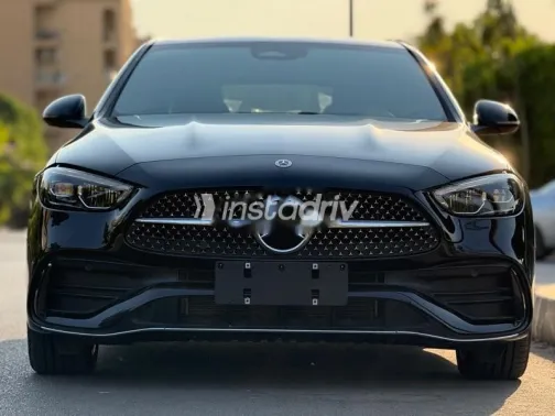 مرسيدس C 180 2023 أسود مستعملة للبيع - 1