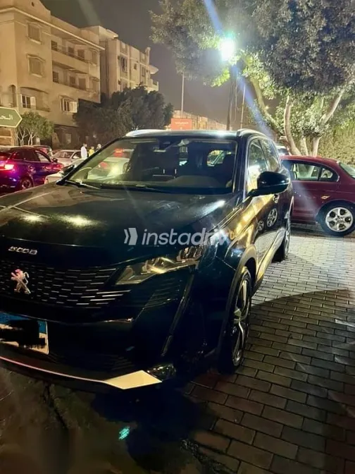 بيجو 5008 2021 أسود مستعملة للبيع - 1
