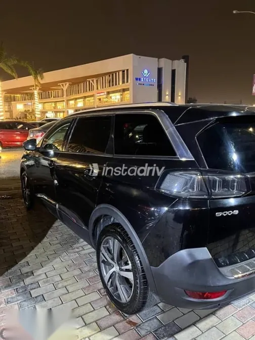 بيجو 5008 2021 أسود مستعملة للبيع - 4