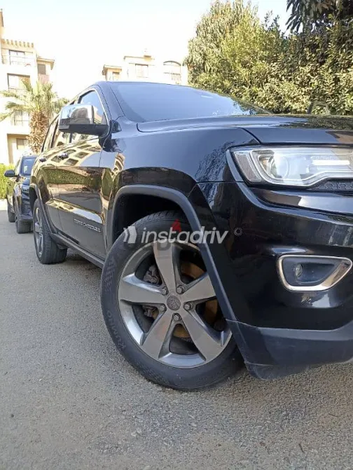 جيب شيروكي 2014 أسود مستعملة للبيع - 1