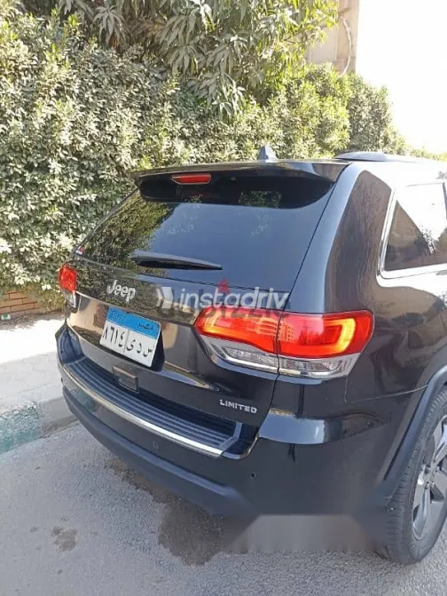 جيب شيروكي 2014 أسود مستعملة للبيع - 5