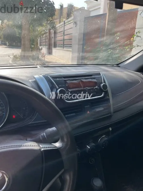 تويوتا ياريس 2015 رمادي مستعملة للبيع - 6