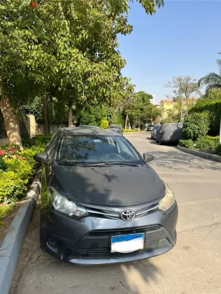 تويوتا ياريس 2015 رمادي مستعملة للبيع