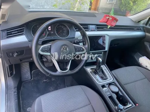 فولكس فاغن باسات 2020 فضي مستعملة للبيع - 1