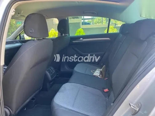 فولكس فاغن باسات 2020 فضي مستعملة للبيع - 3