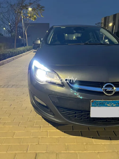 Opel Astra 2017 White Used for Sale - 10