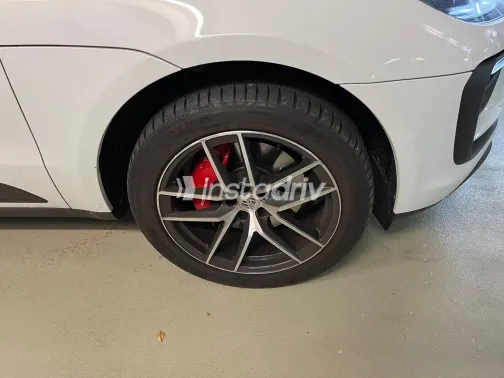 بورش ماكان 2024 أبيض مستعملة للبيع - 4