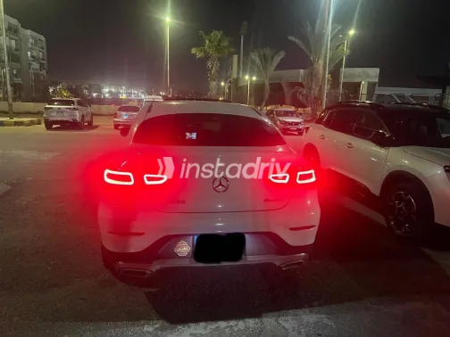 مرسيدس GLC 300 2020 أبيض مستعملة للبيع - 1