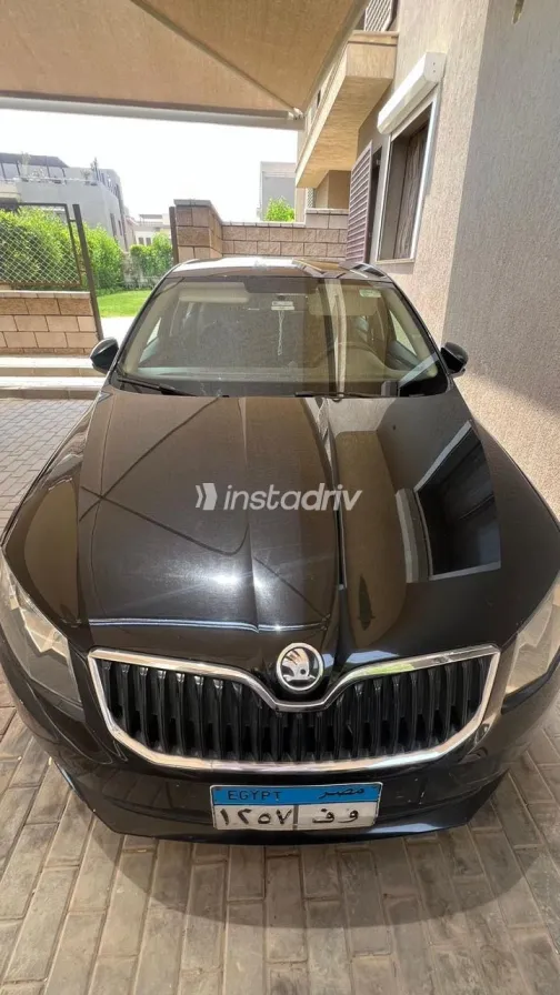 سكودا اوكتافيا 2015 أبيض مستعملة للبيع - 1