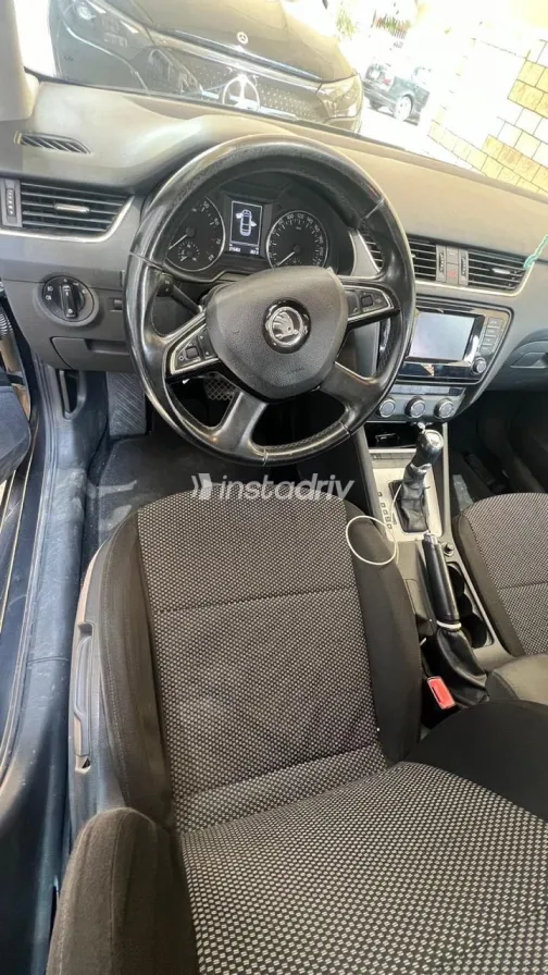 سكودا اوكتافيا 2015 أبيض مستعملة للبيع - 4