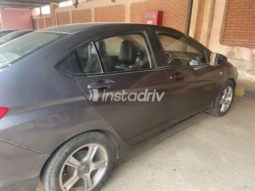 هوندا سيتى 2016 أبيض مستعملة للبيع - 4