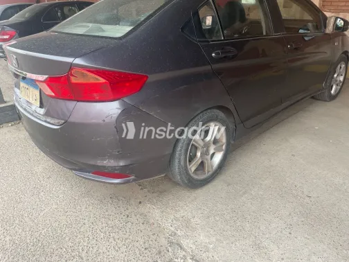 هوندا سيتى 2016 أبيض مستعملة للبيع - 7