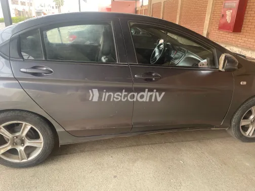 هوندا سيتى 2016 أبيض مستعملة للبيع - 10