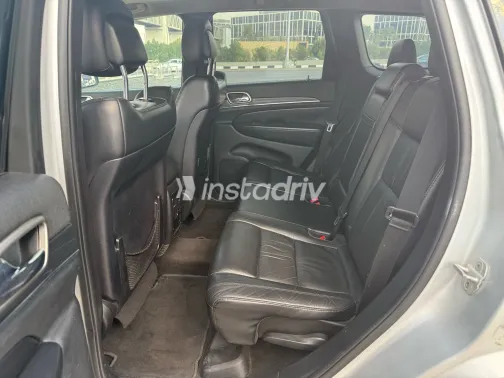 جيب جراند شيروكي 2012 أبيض مستعملة للبيع - 2