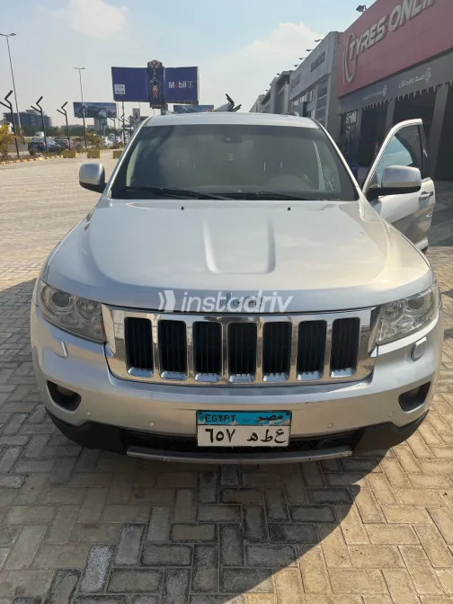 جيب جراند شيروكي 2012 أبيض مستعملة للبيع - 7