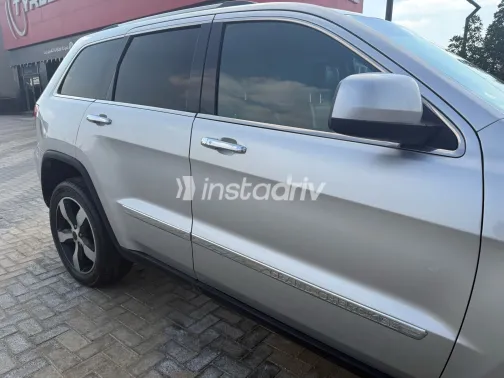 جيب جراند شيروكي 2012 أبيض مستعملة للبيع - 8