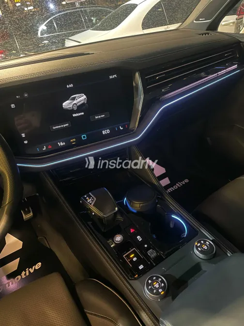 فولكس فاغن طوارق 2024 أبيض مستعملة للبيع - 1