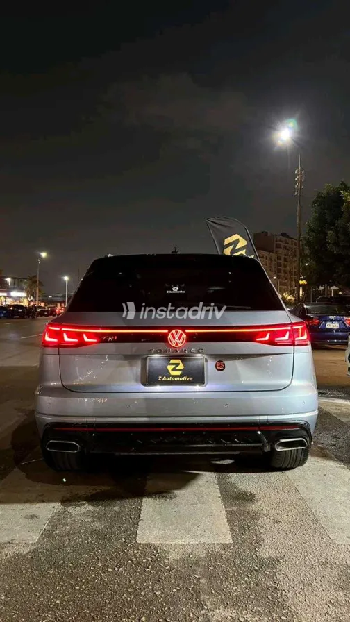 فولكس فاغن طوارق 2024 أبيض مستعملة للبيع - 2