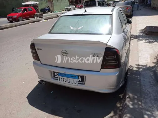 اوبل أسترا 2004 أبيض مستعملة للبيع - 1