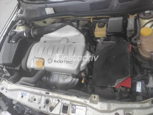 اوبل أسترا 2004 أبيض مستعملة للبيع - 2