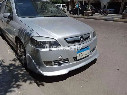 اوبل أسترا 2004 أبيض مستعملة للبيع - 3