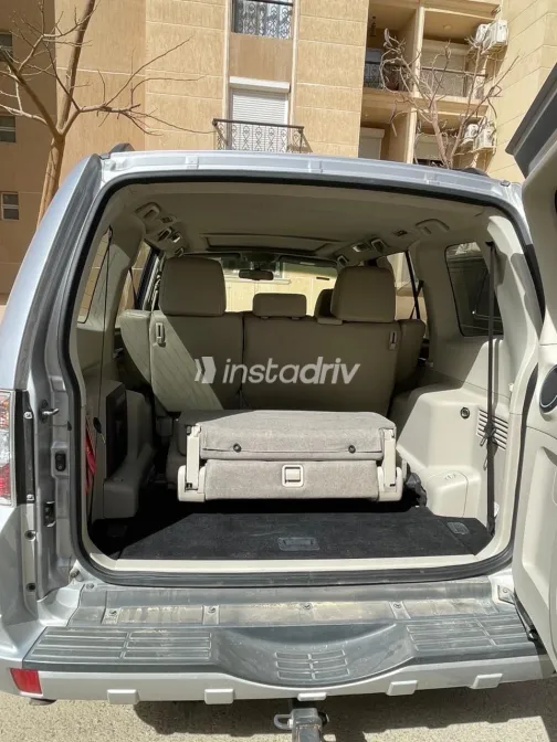 ميتسوبيشي باجيرو 2017 أبيض مستعملة للبيع - 1