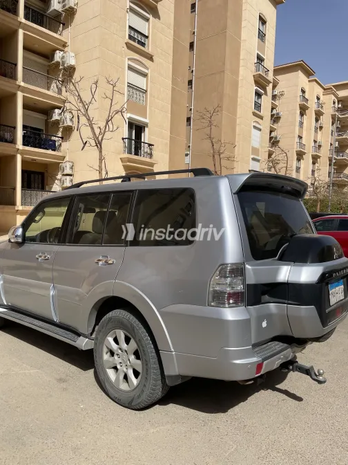 ميتسوبيشي باجيرو 2017 أبيض مستعملة للبيع - 3