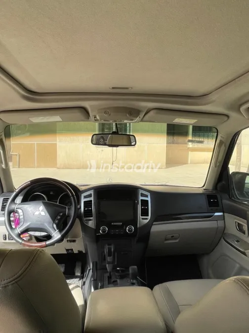 ميتسوبيشي باجيرو 2017 أبيض مستعملة للبيع - 4