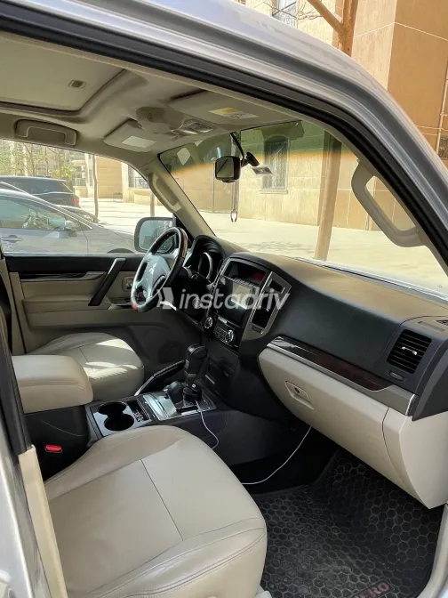 ميتسوبيشي باجيرو 2017 أبيض مستعملة للبيع - 5