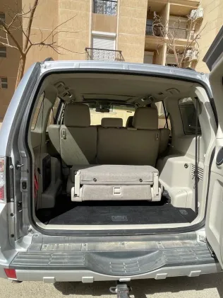 ميتسوبيشي باجيرو 2017 أبيض مستعملة للبيع