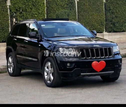 جيب جراند شيروكي 2013 أبيض مستعملة للبيع - 2