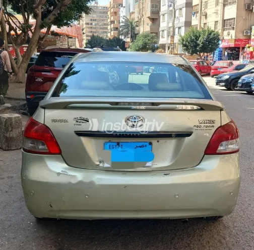 تويوتا ياريس 2007 ذهبي مستعملة للبيع - 2