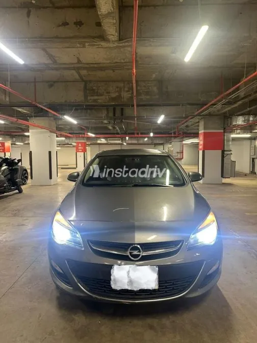 اوبل أسترا 2019 أبيض مستعملة للبيع - 1