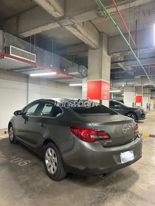 اوبل أسترا 2019 أبيض مستعملة للبيع - 2