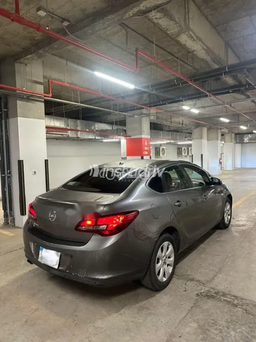 اوبل أسترا 2019 أبيض مستعملة للبيع - 4