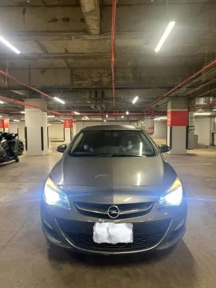 اوبل أسترا 2019 أبيض مستعملة للبيع