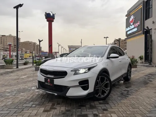 Kia Xceed 2022 White Used for Sale - 1