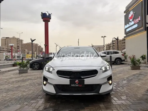 Kia Xceed 2022 White Used for Sale - 3