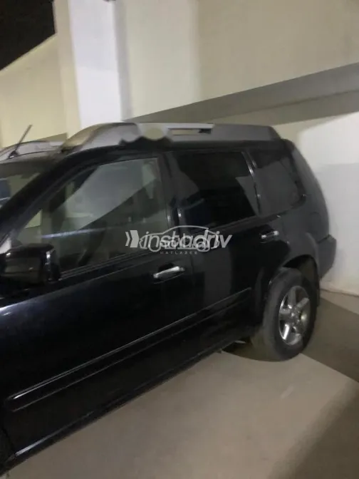 نيسان اكس تريل 2011 أسود مستعملة للبيع - 1