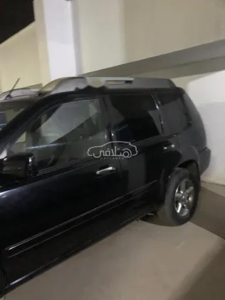 نيسان اكس تريل 2011 أسود مستعملة للبيع