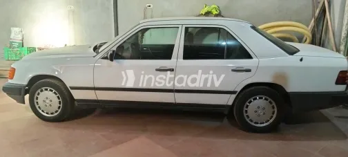 مرسيدس E 200 1989 أبيض مستعملة للبيع - 4