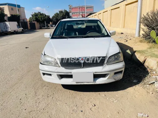 ميتسوبيشي لانسر 2001 أبيض مستعملة للبيع - 1