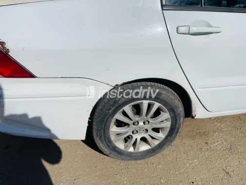 ميتسوبيشي لانسر 2001 أبيض مستعملة للبيع - 2