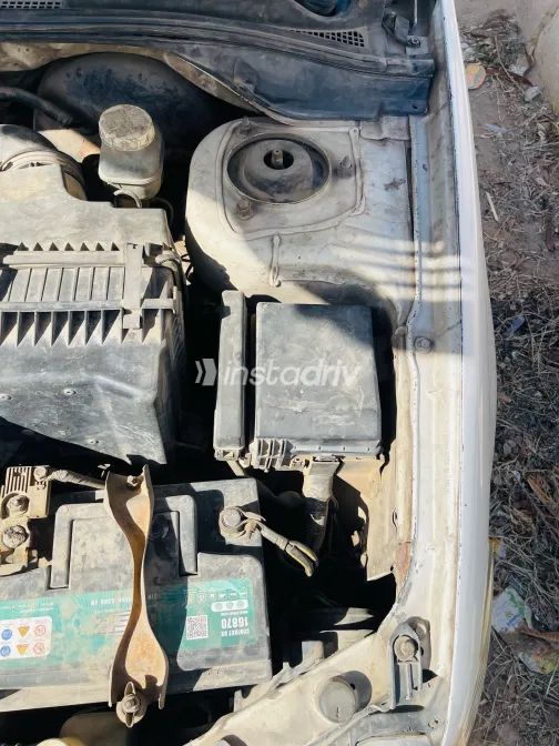 ميتسوبيشي لانسر 2001 أبيض مستعملة للبيع - 3