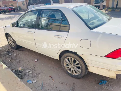 ميتسوبيشي لانسر 2001 أبيض مستعملة للبيع - 4