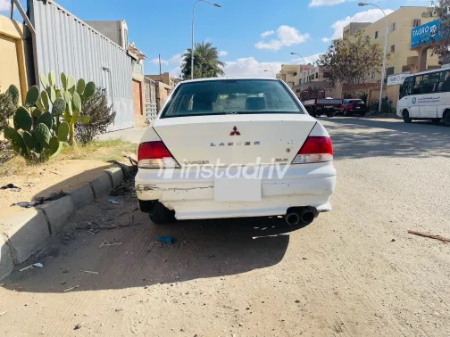 ميتسوبيشي لانسر 2001 أبيض مستعملة للبيع - 5
