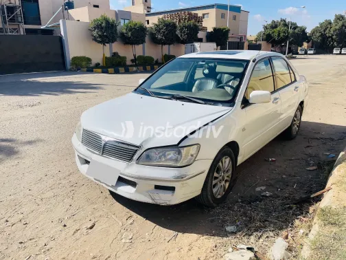 ميتسوبيشي لانسر 2001 أبيض مستعملة للبيع - 10