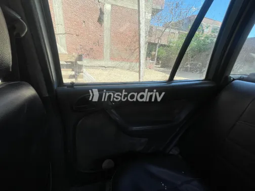 فولكس فاغن باراتى 2005 أبيض مستعملة للبيع - 1