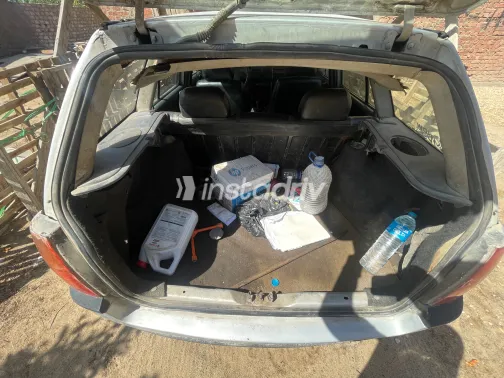 فولكس فاغن باراتى 2005 أبيض مستعملة للبيع - 4